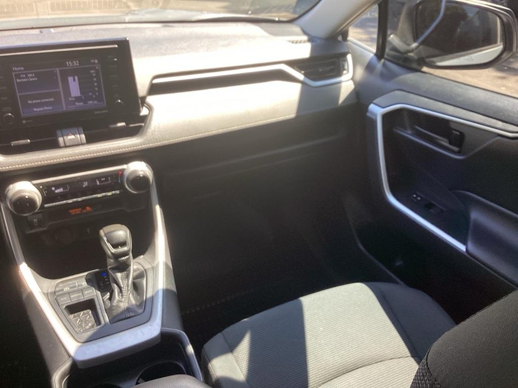 Toyota RAV4 LE 2020