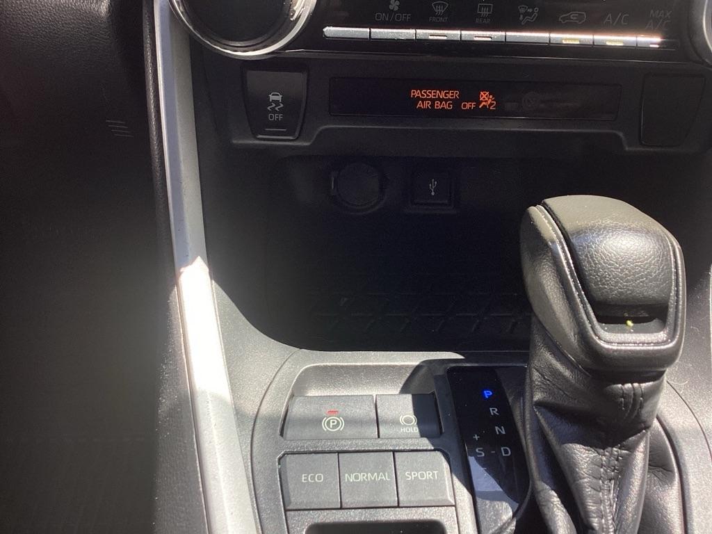 Toyota RAV4 LE 2020
