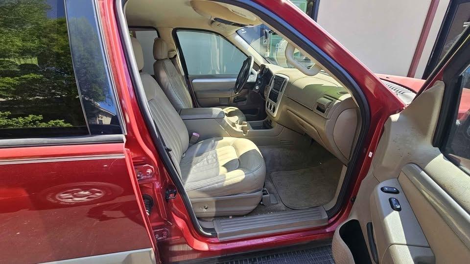 Mercury Mountaineer Convenience 4.0L 2WD 2004