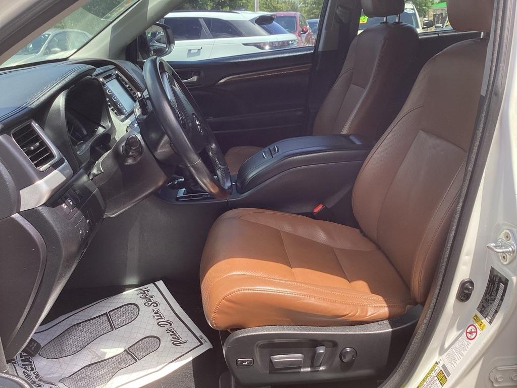 Toyota Highlander Limited FWD V6 2017