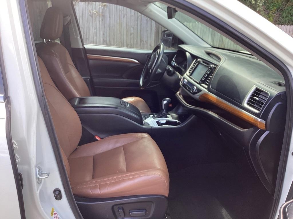 Toyota Highlander Limited FWD V6 2017