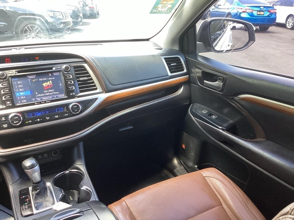 Toyota Highlander Limited FWD V6 2017