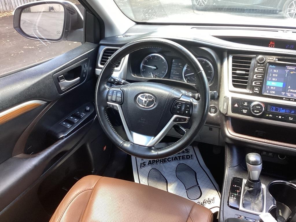 Toyota Highlander Limited FWD V6 2017