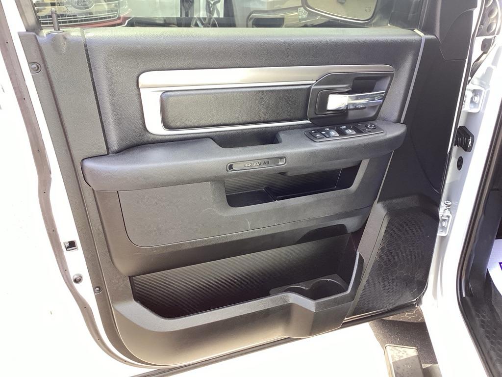 RAM 1500 Classic Tradesman Crew Cab SWB 4WD 2021