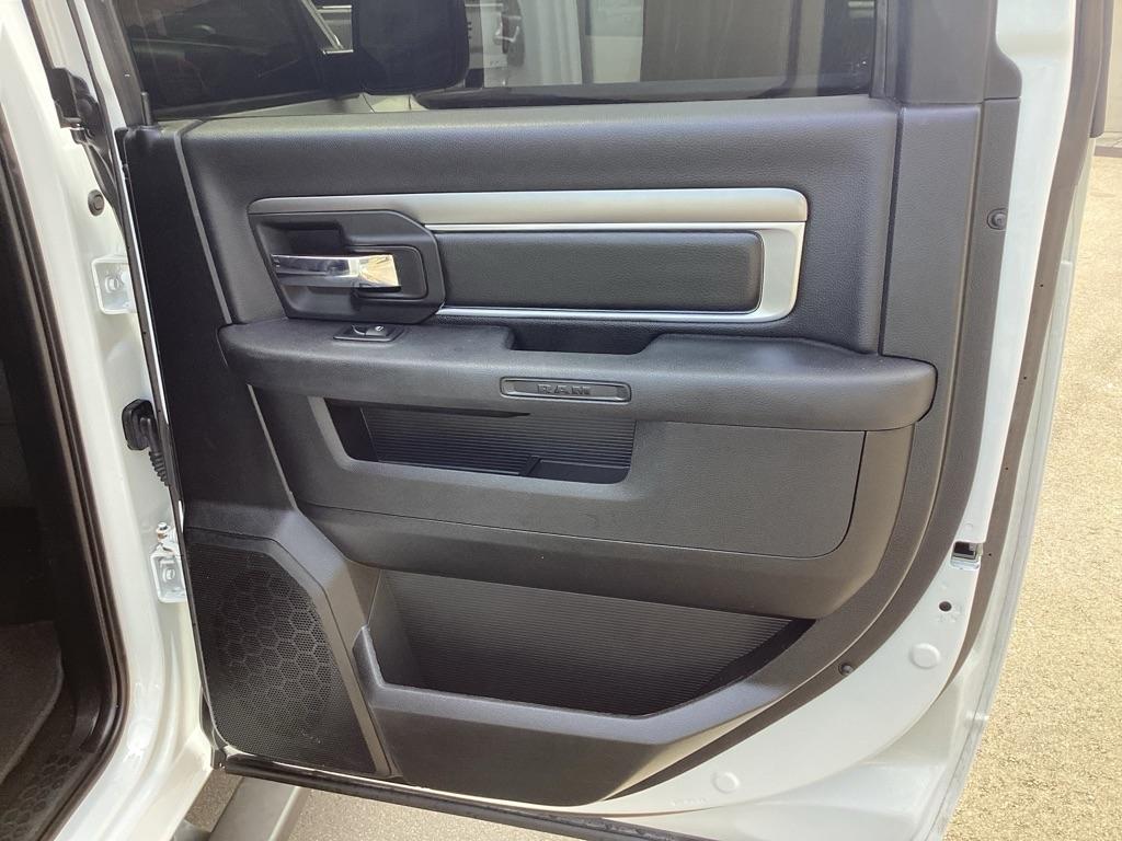 RAM 1500 Classic Tradesman Crew Cab SWB 4WD 2021