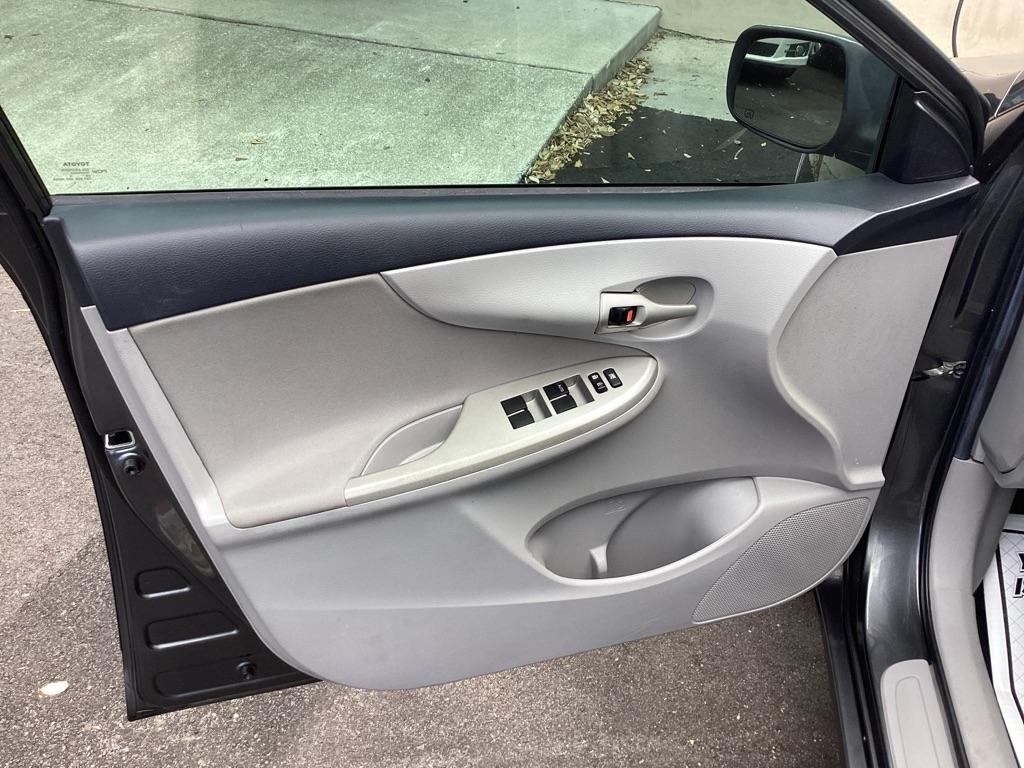 Toyota Corolla LE 2013
