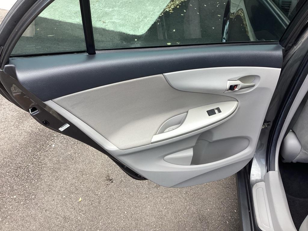 Toyota Corolla LE 2013