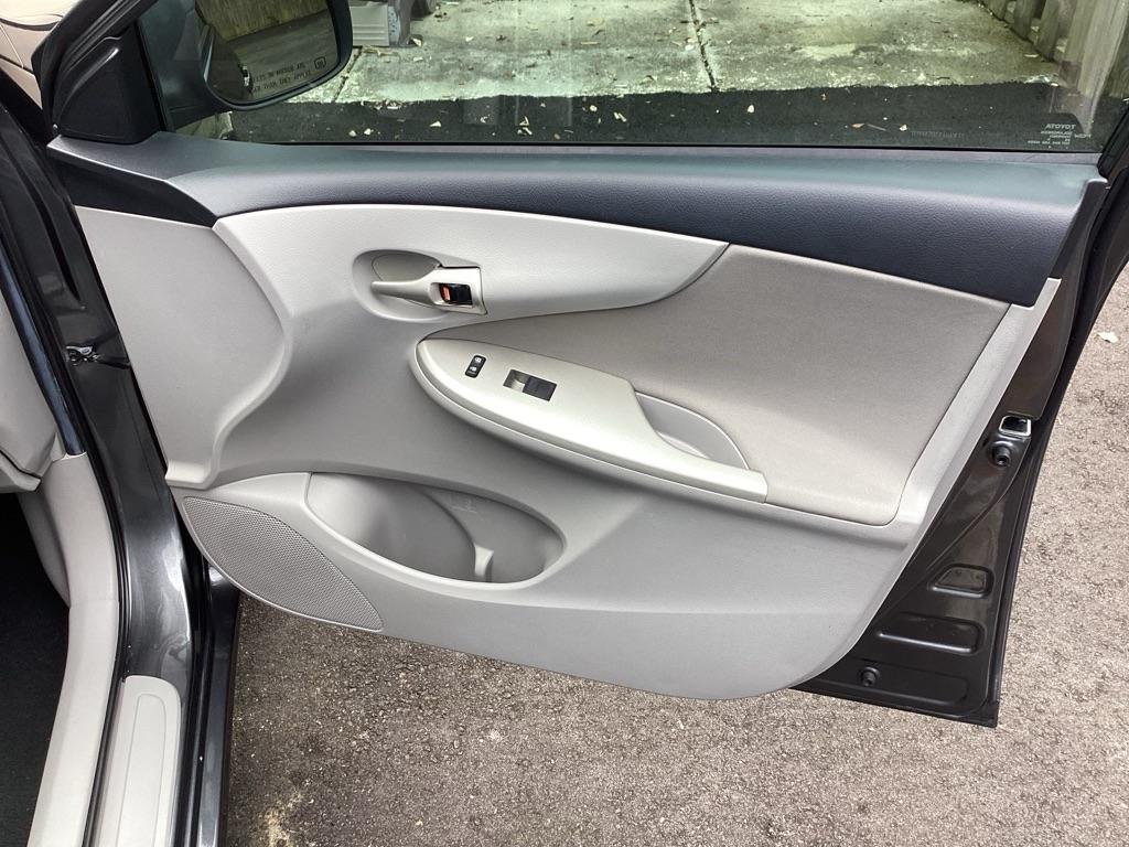 Toyota Corolla LE 2013
