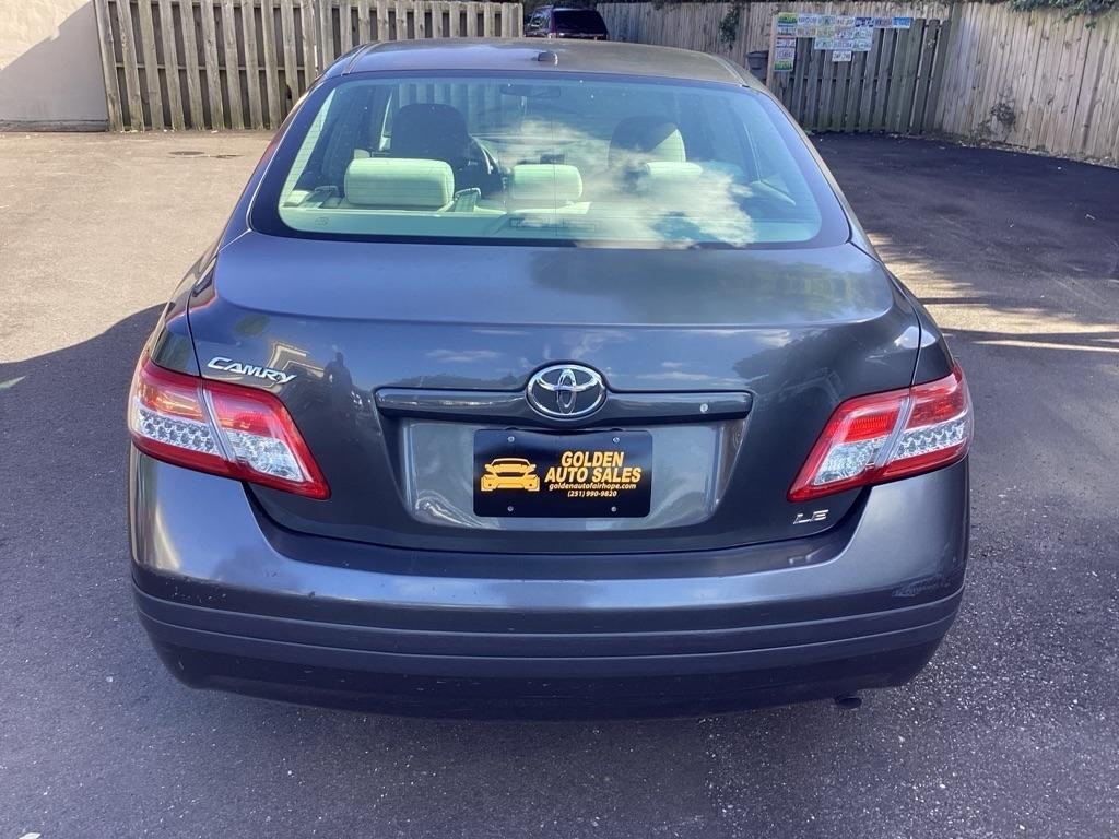 Toyota Camry Base 6-Spd AT 2011