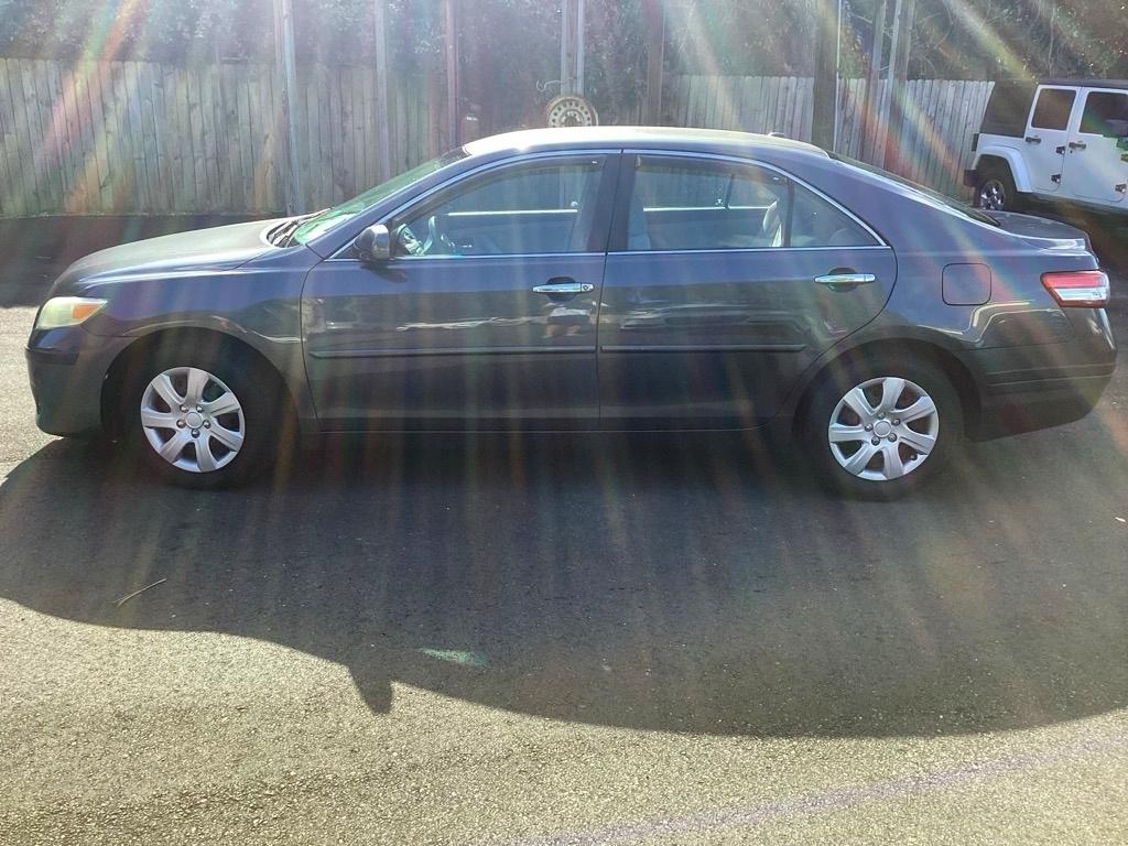 Toyota Camry Base 6-Spd AT 2011
