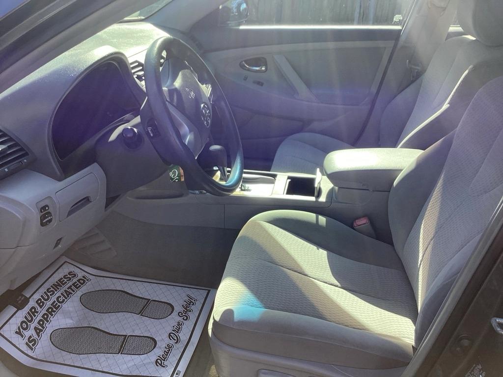 Toyota Camry Base 6-Spd AT 2011