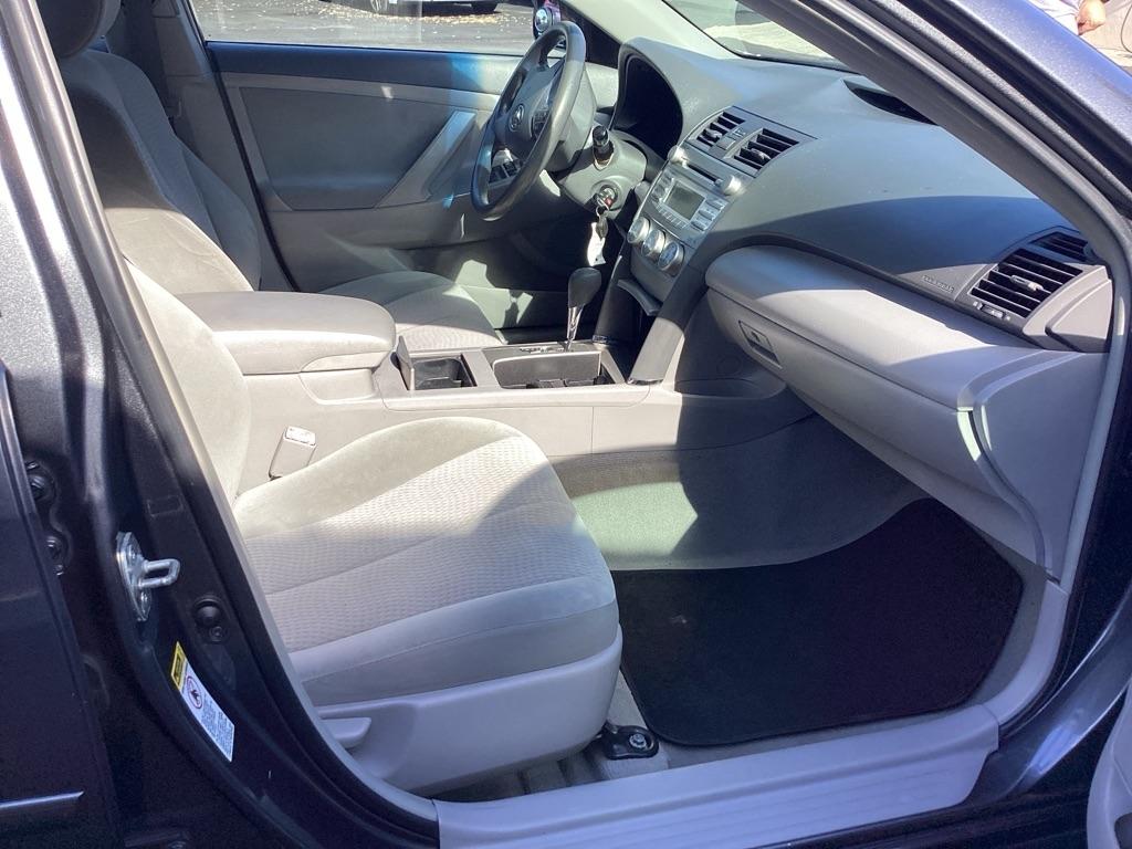 Toyota Camry Base 6-Spd AT 2011