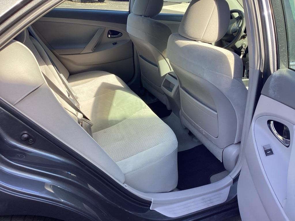 Toyota Camry Base 6-Spd AT 2011