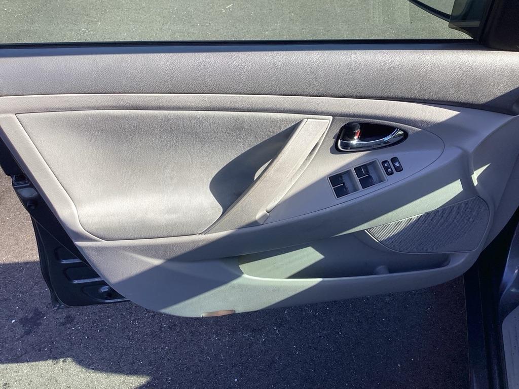 Toyota Camry Base 6-Spd AT 2011