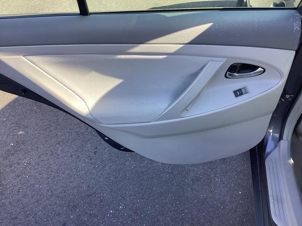 Toyota Camry Base 6-Spd AT 2011
