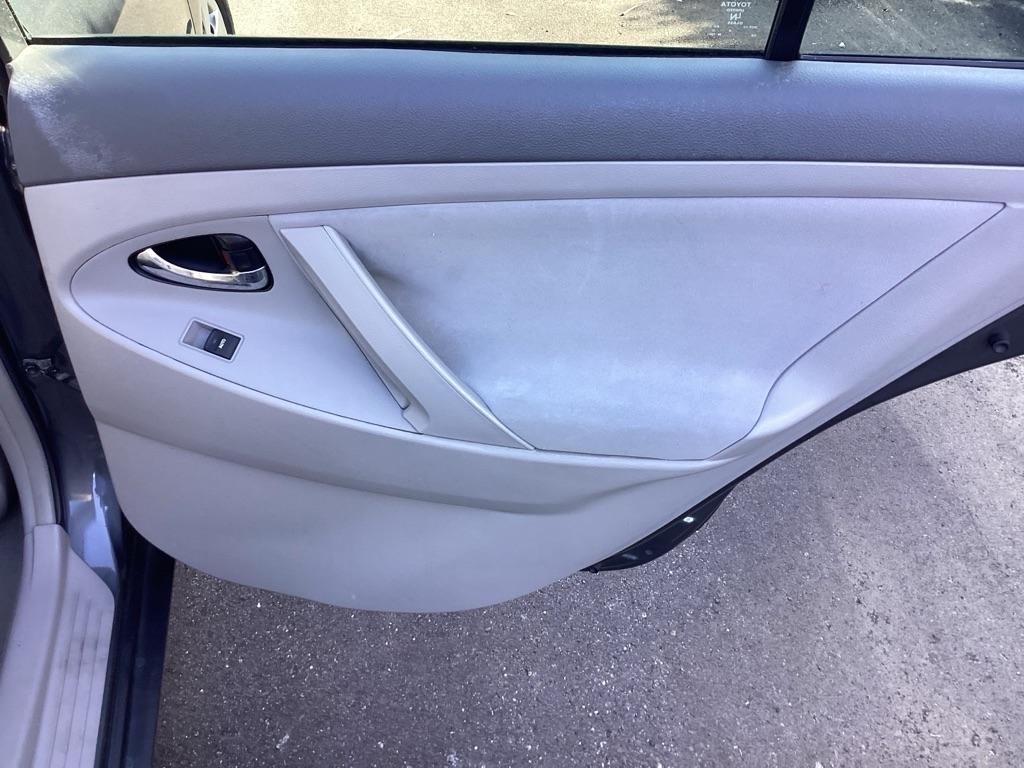 Toyota Camry Base 6-Spd AT 2011