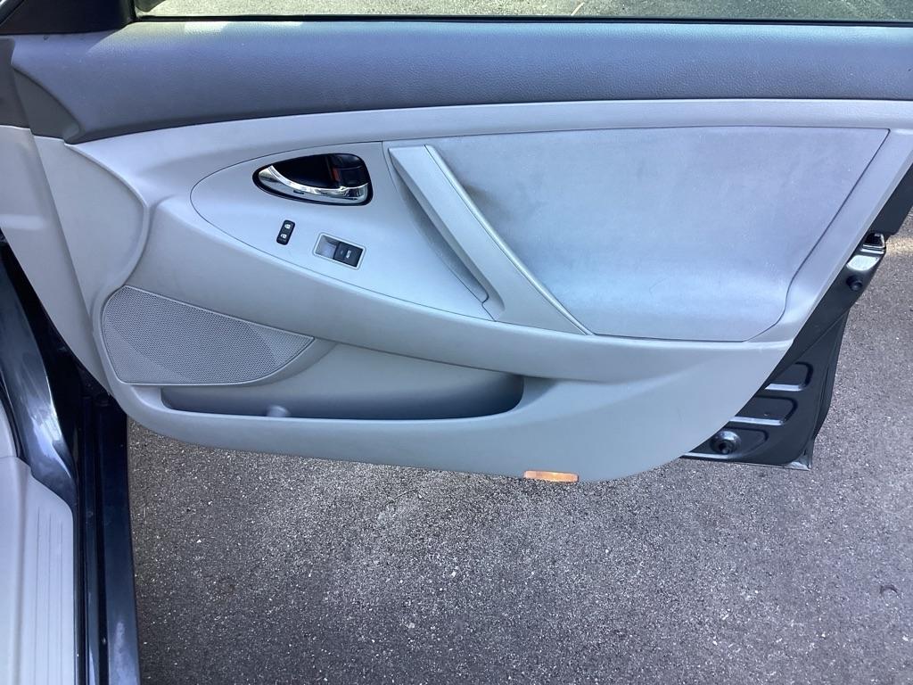 Toyota Camry Base 6-Spd AT 2011
