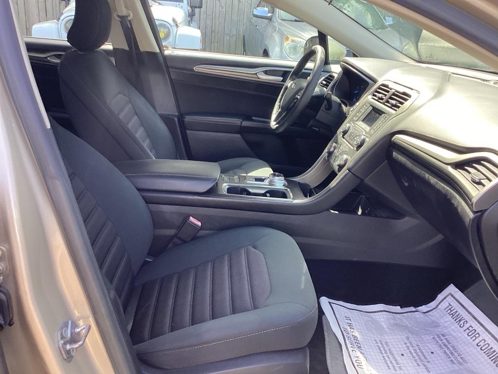 Ford Fusion S 2017