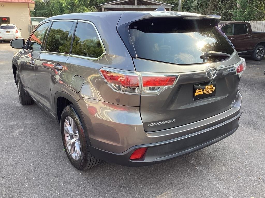 Toyota Highlander LE FWD V6 2016