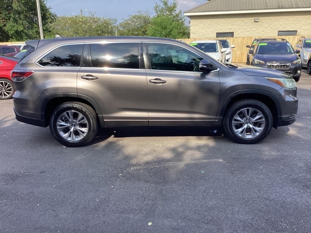 Toyota Highlander LE FWD V6 2016