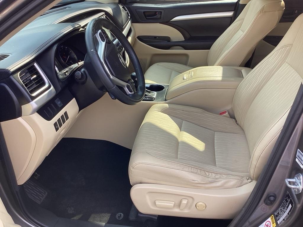 Toyota Highlander LE FWD V6 2016