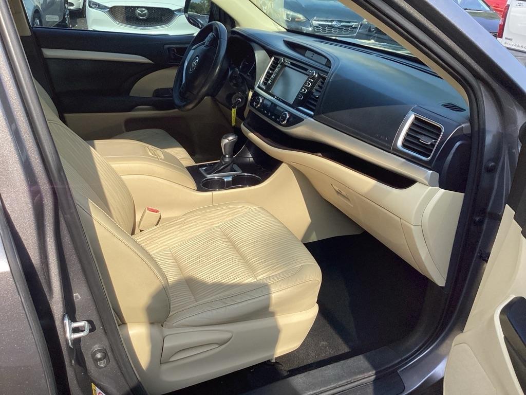 Toyota Highlander LE FWD V6 2016