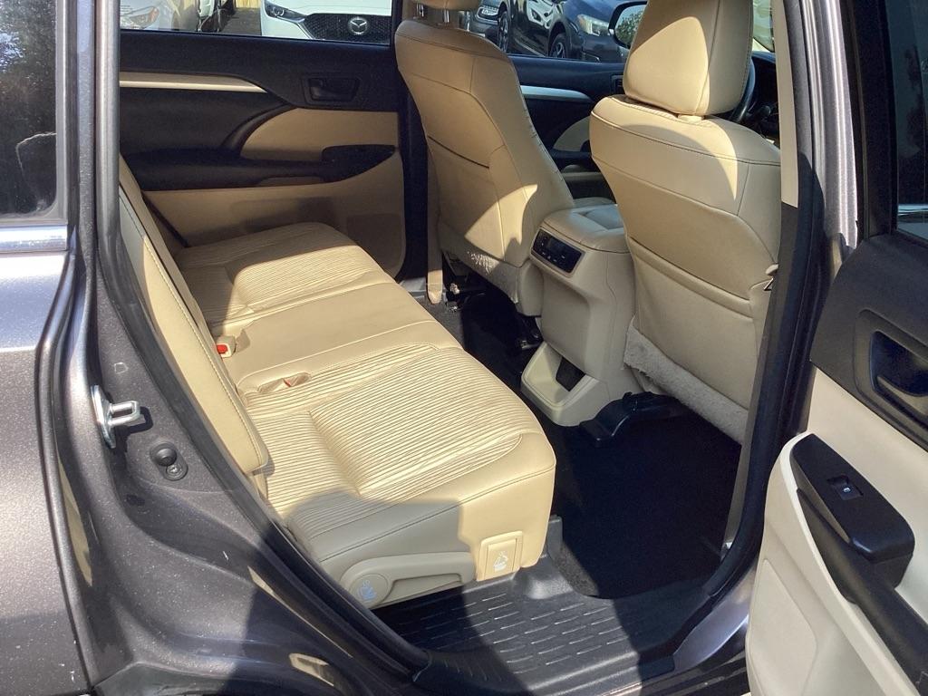 Toyota Highlander LE FWD V6 2016