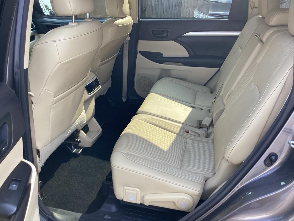 Toyota Highlander LE FWD V6 2016