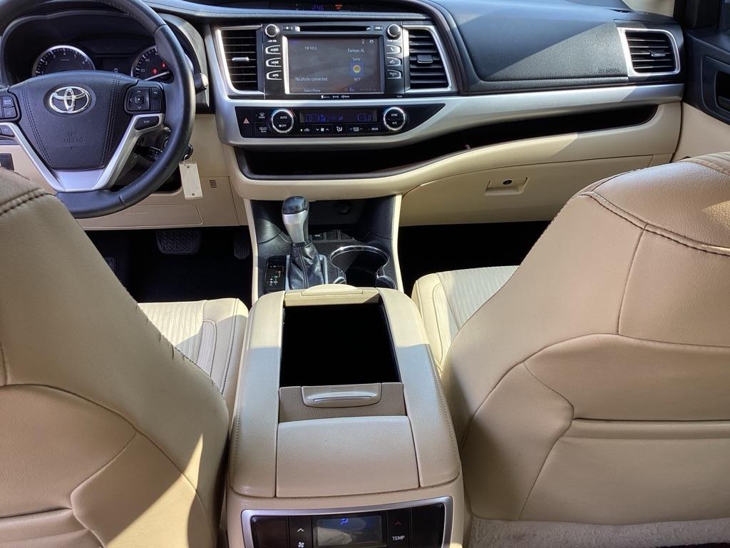 Toyota Highlander LE FWD V6 2016