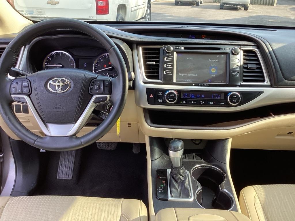 Toyota Highlander LE FWD V6 2016