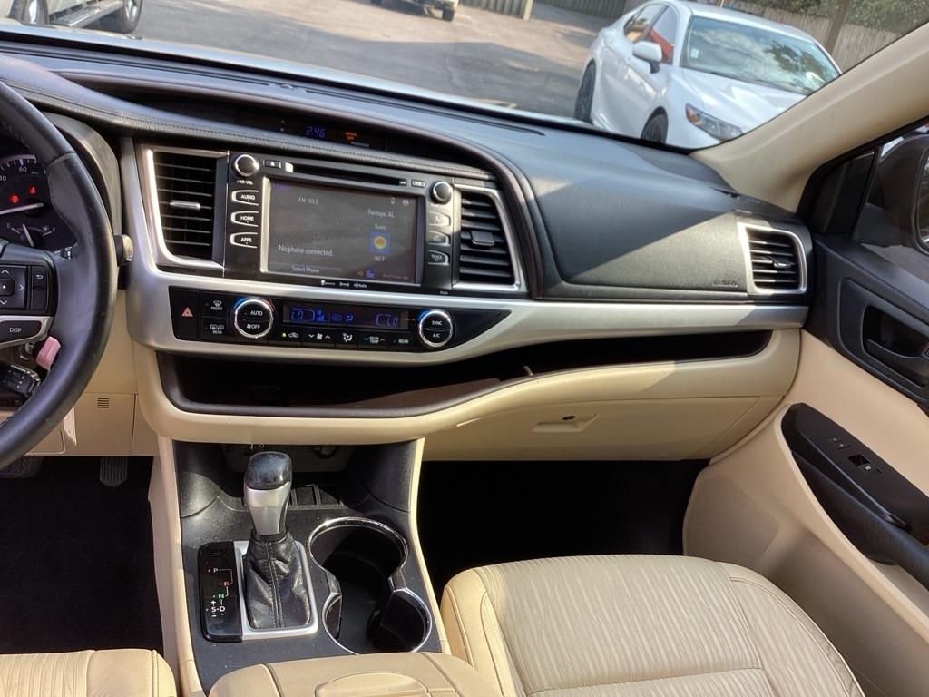 Toyota Highlander LE FWD V6 2016