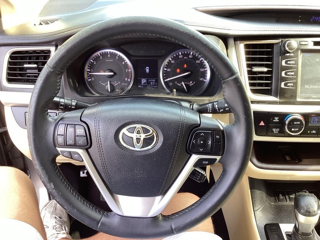 Toyota Highlander LE FWD V6 2016