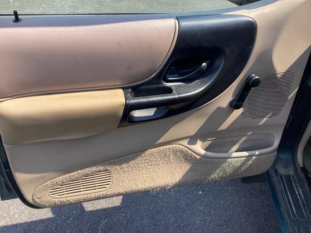 Mazda B-Series B4000 SE Cab Plus 2WD 1998