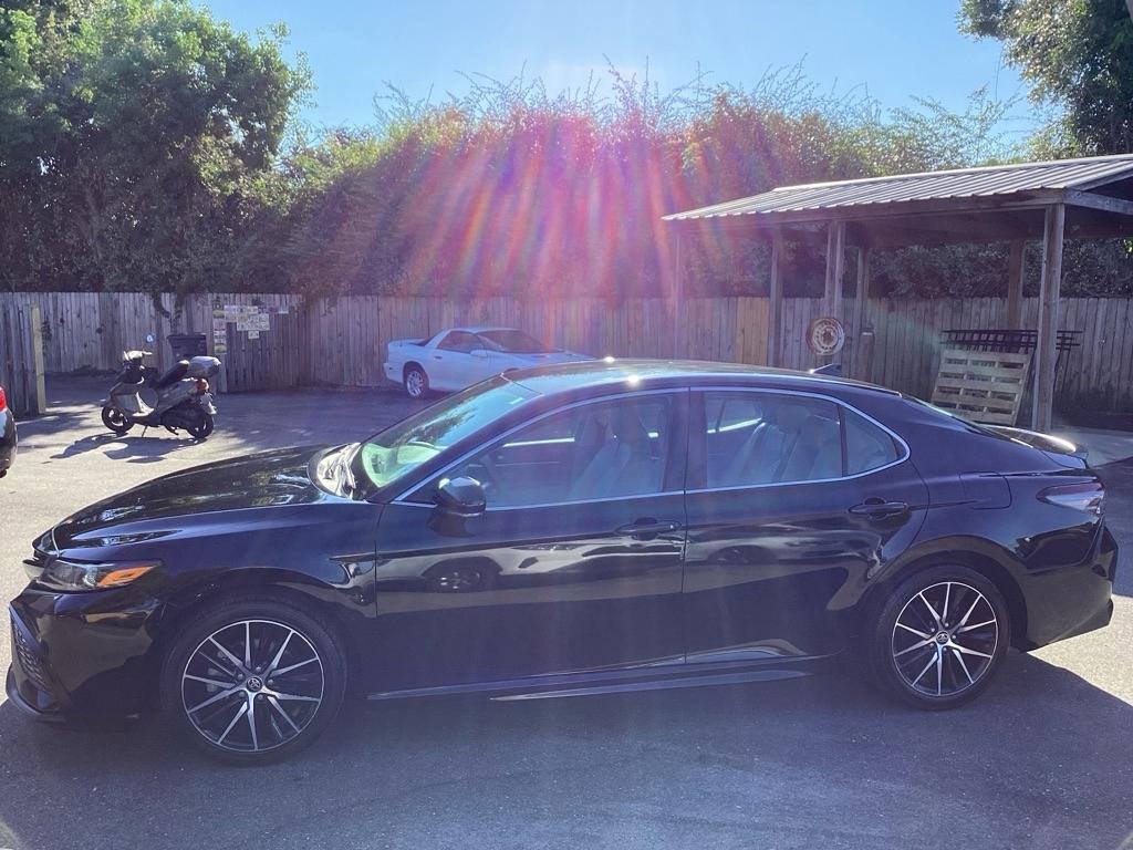 Toyota Camry SE 2022