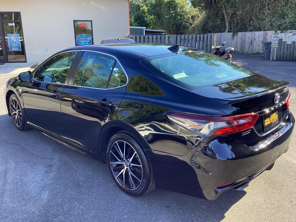 Toyota Camry SE 2022