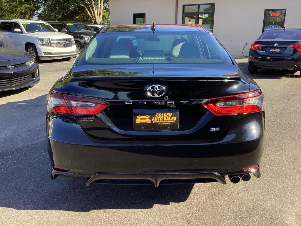 Toyota Camry SE 2022
