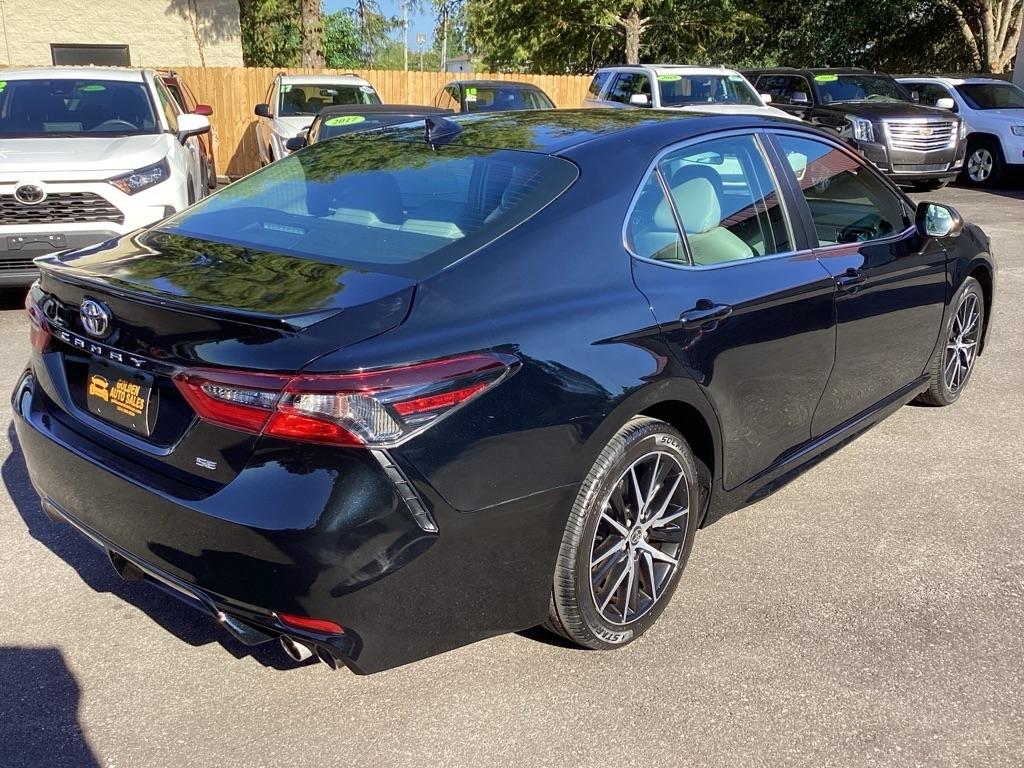Toyota Camry SE 2022