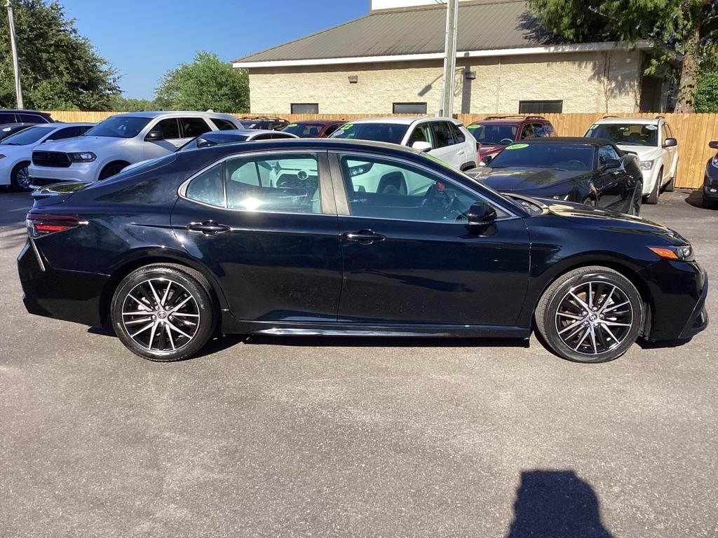Toyota Camry SE 2022