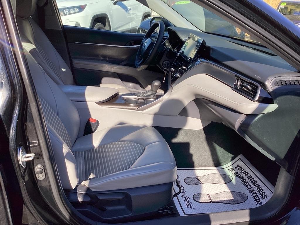 Toyota Camry SE 2022
