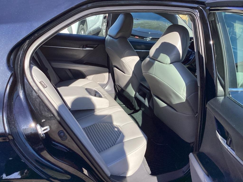 Toyota Camry SE 2022