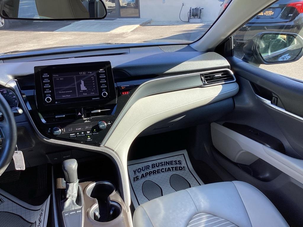 Toyota Camry SE 2022