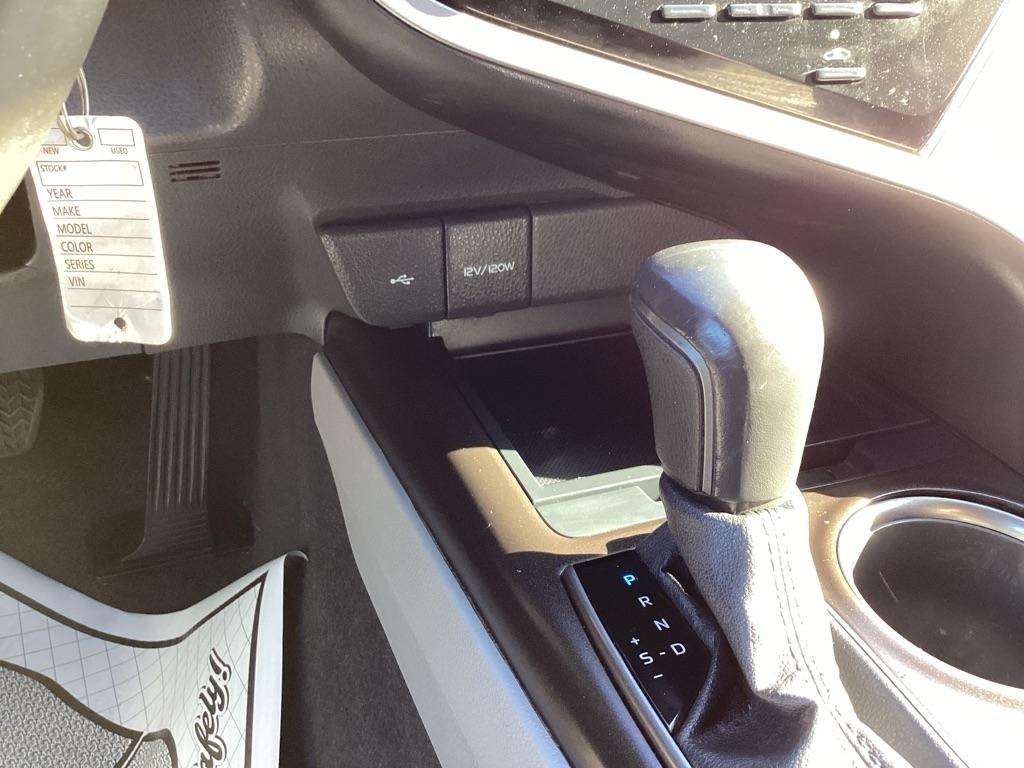 Toyota Camry SE 2022