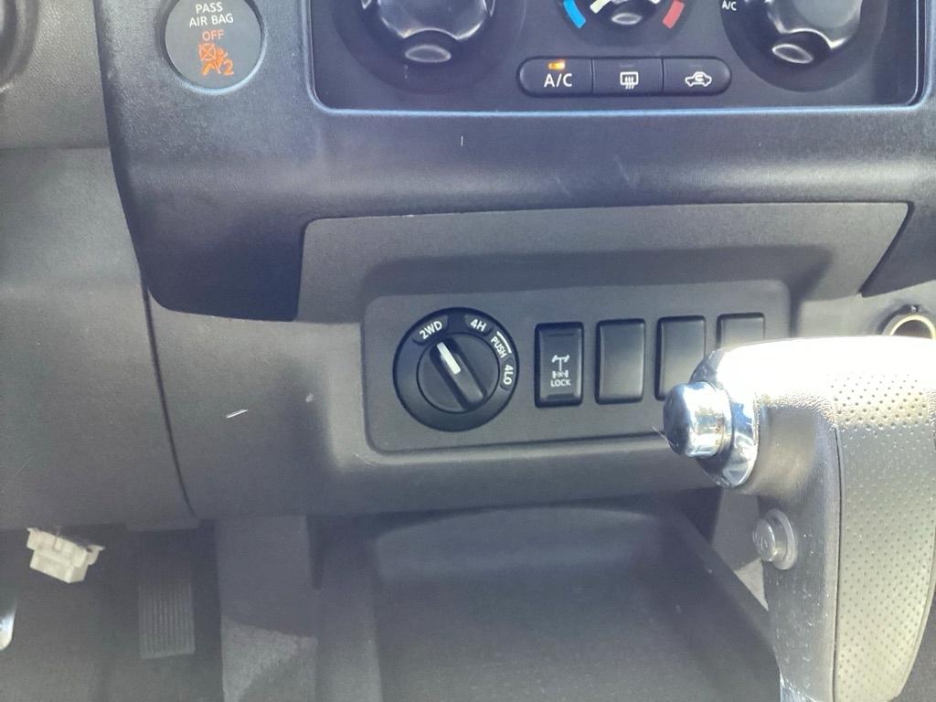 Nissan Frontier LE Crew Cab 4WD 2005
