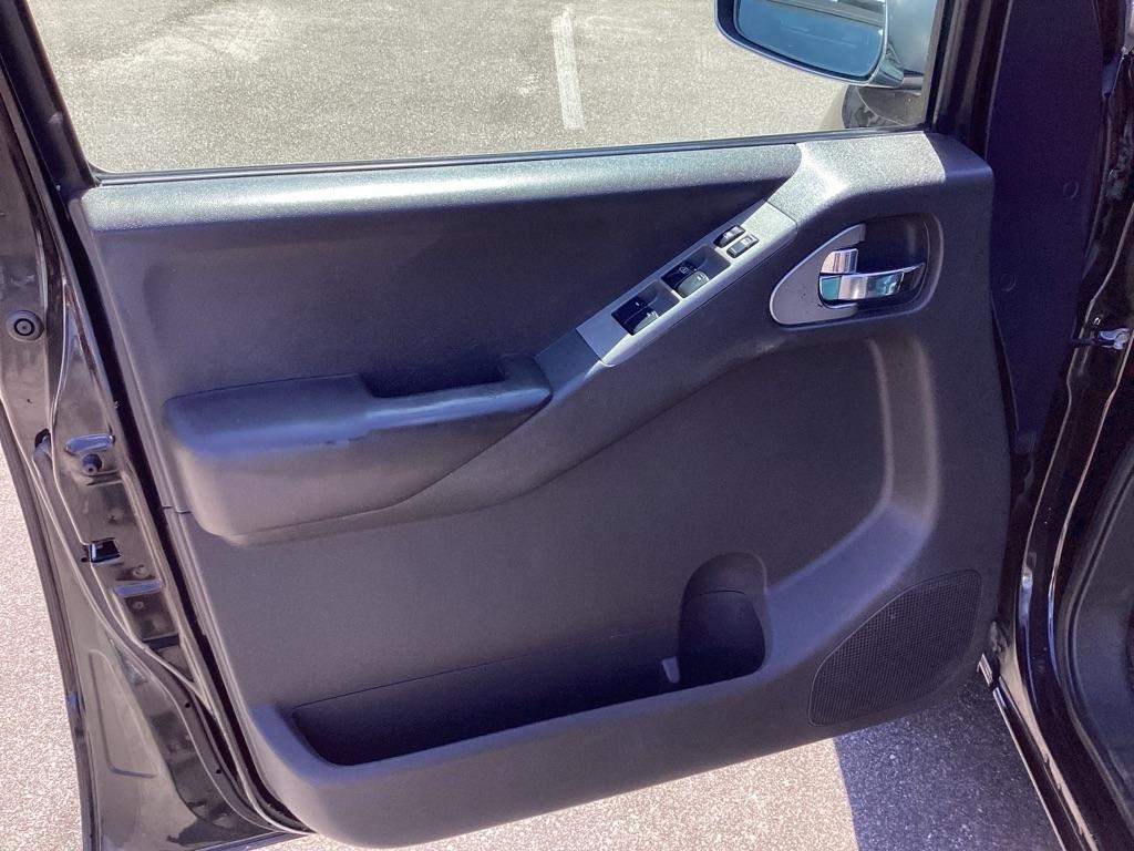 Nissan Frontier LE Crew Cab 4WD 2005