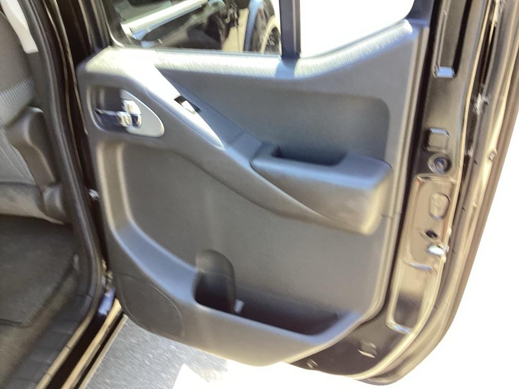 Nissan Frontier LE Crew Cab 4WD 2005