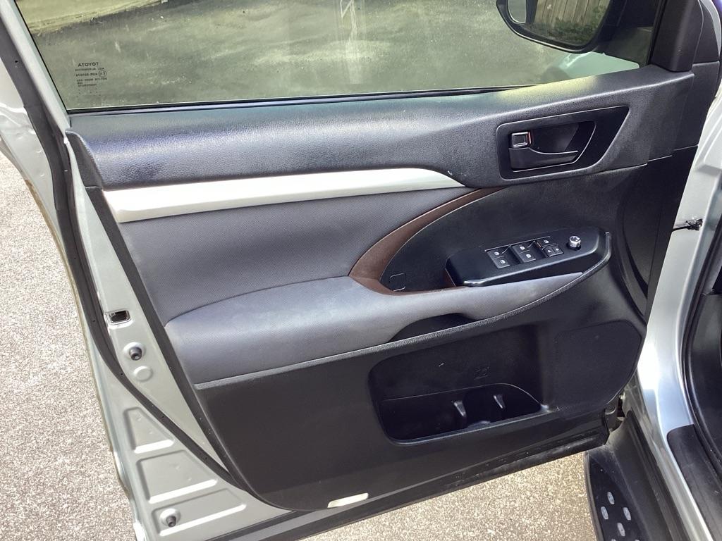 Toyota Highlander LE FWD I4 2019
