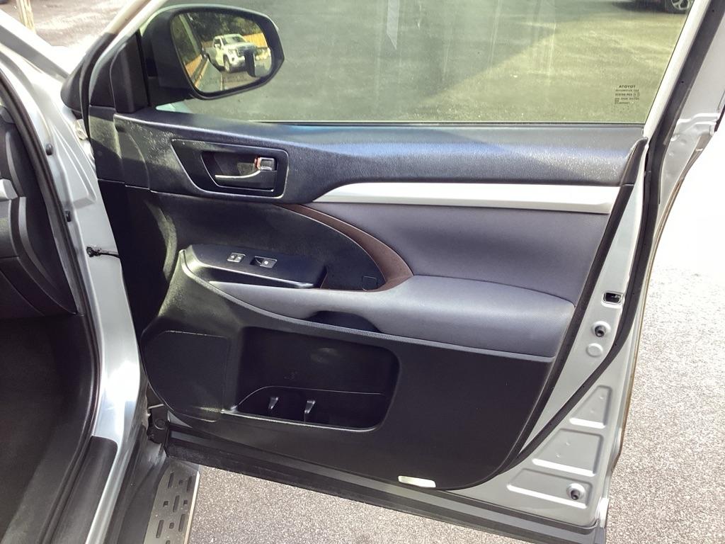 Toyota Highlander LE FWD I4 2019