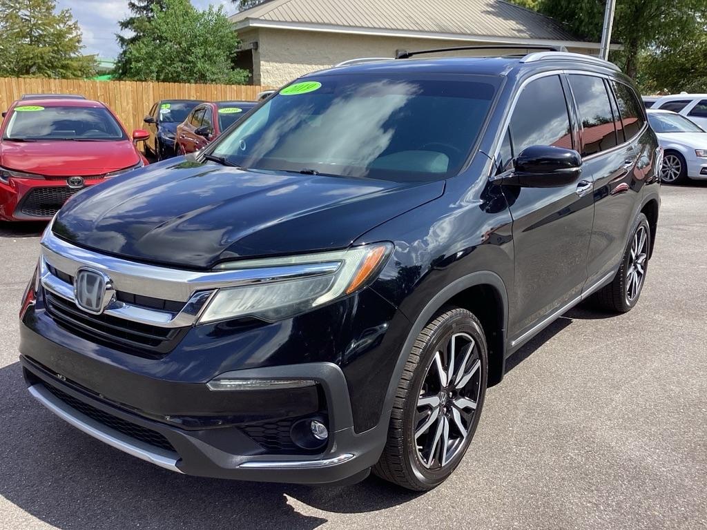Honda Pilot Touring w/Rear Captain's Chairs AWD 2019