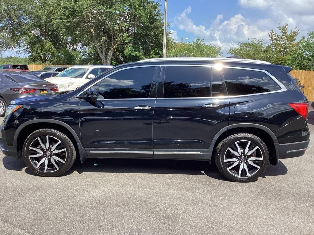 Honda Pilot Touring w/Rear Captain's Chairs AWD 2019