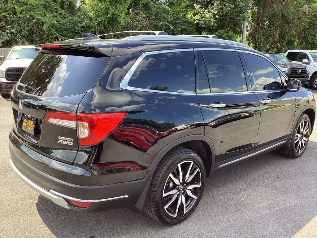 Honda Pilot Touring w/Rear Captain's Chairs AWD 2019